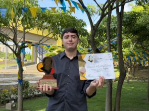 EGRESADO DE LA SERGIO OBTIENE EL IV PREMIO NACIONAL DE PERIODISMO DEPORTIVO TECNOGLASS – FABIO POVEDA MÁRQUEZ