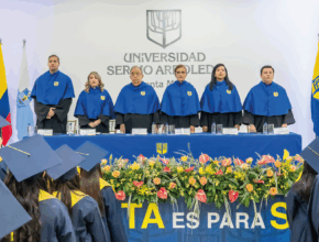 LA SERGIO ARBOLEDA OTORGÓ TÍTULO A 71 PROFESIONALES