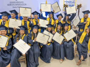 LA SERGIO ARBOLEDA OTORGÓ TÍTULO A 108 PROFESIONALES