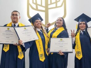 LA U. SERGIO ARBOLEDA OTORGÓ TÍTULO A 122 PROFESIONALES