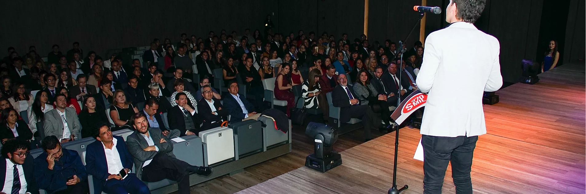 Auditorio Hall 74