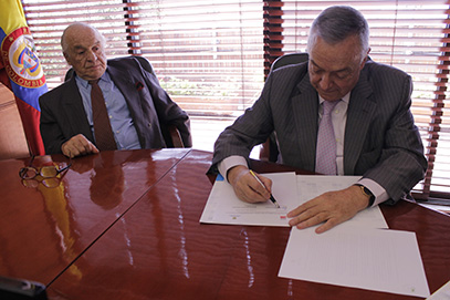 Firma convenio Escuela de Ciencias de la Salud y Shaio