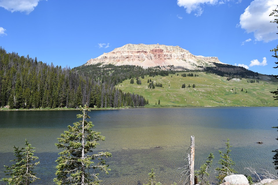 mountain-lake-2351974_960_720