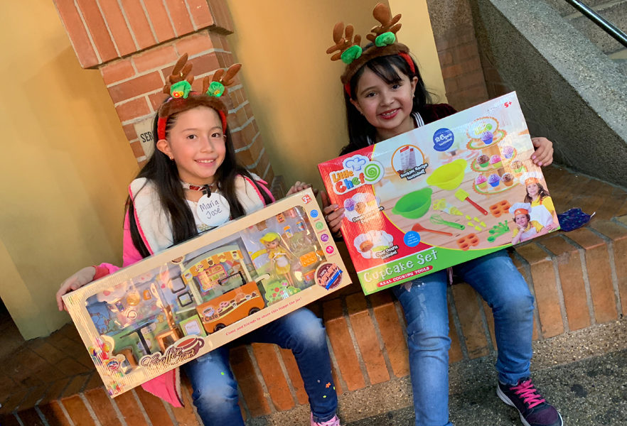 niñas-con-regalos-de-navidad-de-la-sergio