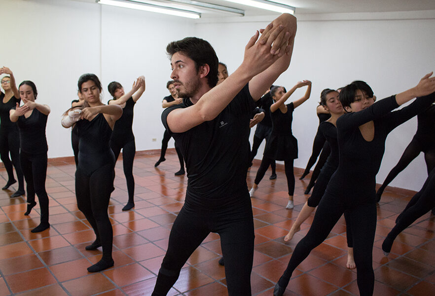 daniel-fetecua-visita-la-sergio-donde-estudiar-teatro-musical-bogota-pregrado-escuela-artes-musica-universidad-sergio-aboleda-1