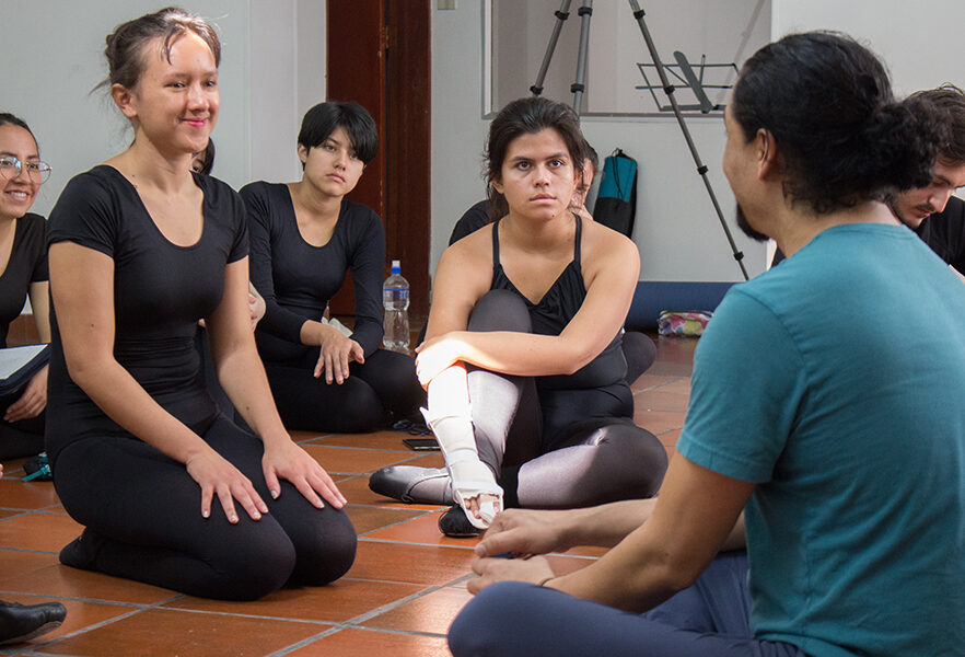 daniel-fetecua-visita-la-sergio-donde-estudiar-teatro-musical-bogota-pregrado-escuela-artes-musica-universidad-sergio-aboleda-14