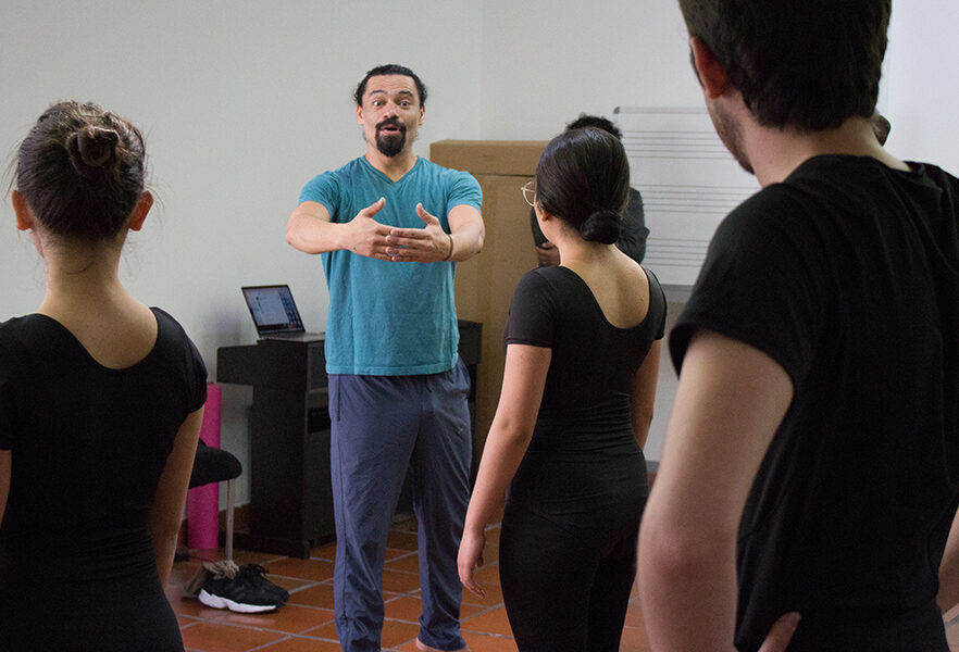 daniel-fetecua-visita-la-sergio-donde-estudiar-teatro-musical-bogota-pregrado-escuela-artes-musica-universidad-sergio-aboleda-2