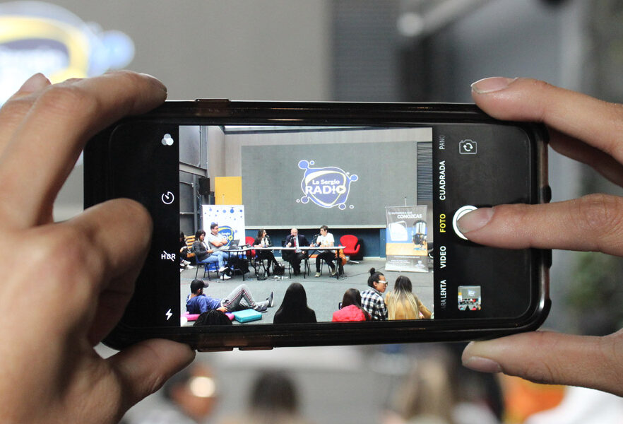 dia-del-periodista-escuela-ciencias-comunicacion-diseno-digital-comunicacion-social-universidad-sergio-arboleda-alejandro-marin-bilingual-podcast-radio-la-x-8