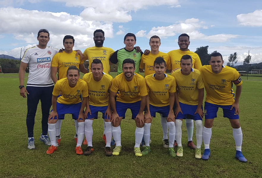 SELECCIÓN MASCULINA DE FUTBOL DE LA UNIVERSIDAD SERGIO ARBOLEDA CAMPEONES DEL TORNEO ASCUN DISTRITAL 2019 JUNTO AL TECNICO