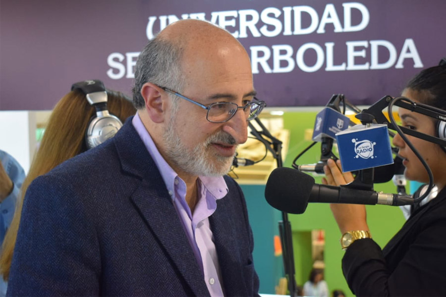 juan-lozano-decano-escuela-ciencias-comunicacion-social-periodismo-universidad-sergio-arboleda-emisora-la-sergio-radio-cubrimiento-feria-del-libro-2019-radio-universitaria