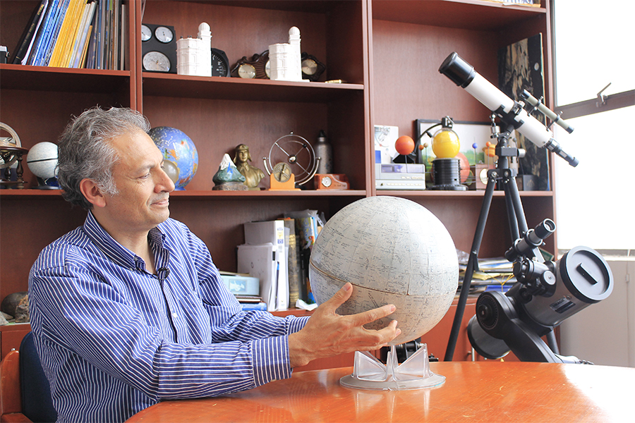 Raul Joya, director del observatorio astronomico de la universidad sergio arboleda