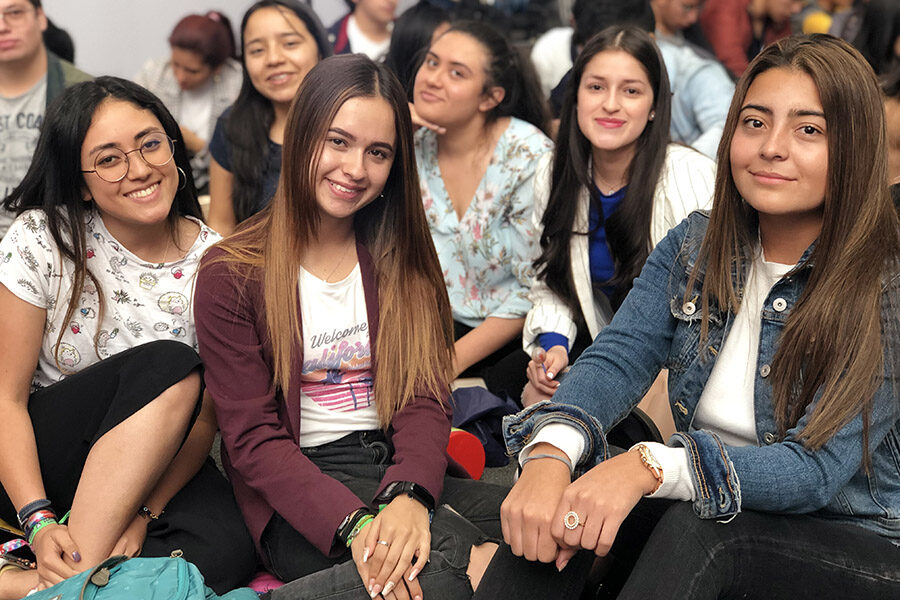 claudia-lopez-candidata-a-la-alcaldia-de-bogota-charladitos-en-la-sergio-univerisdad-sergio-arboleda8