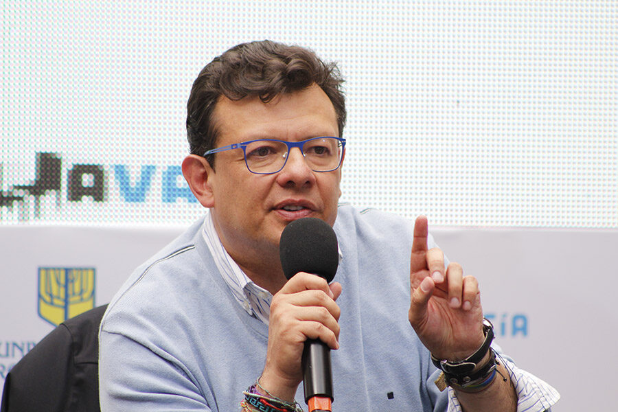 hollman-morris-candidato-a-la-alcaldia-de-bogota-charladitos-con-la-sergio-universidad-sergio-arboleda2