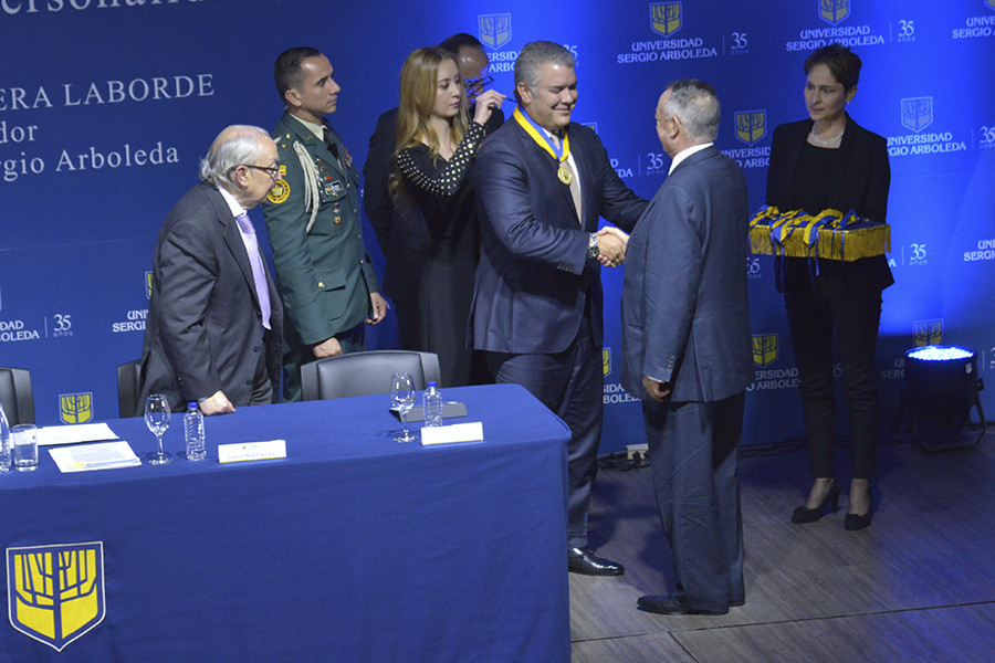 entrega-condecoracion-medalla-fundadores-presidente-ivan-duque