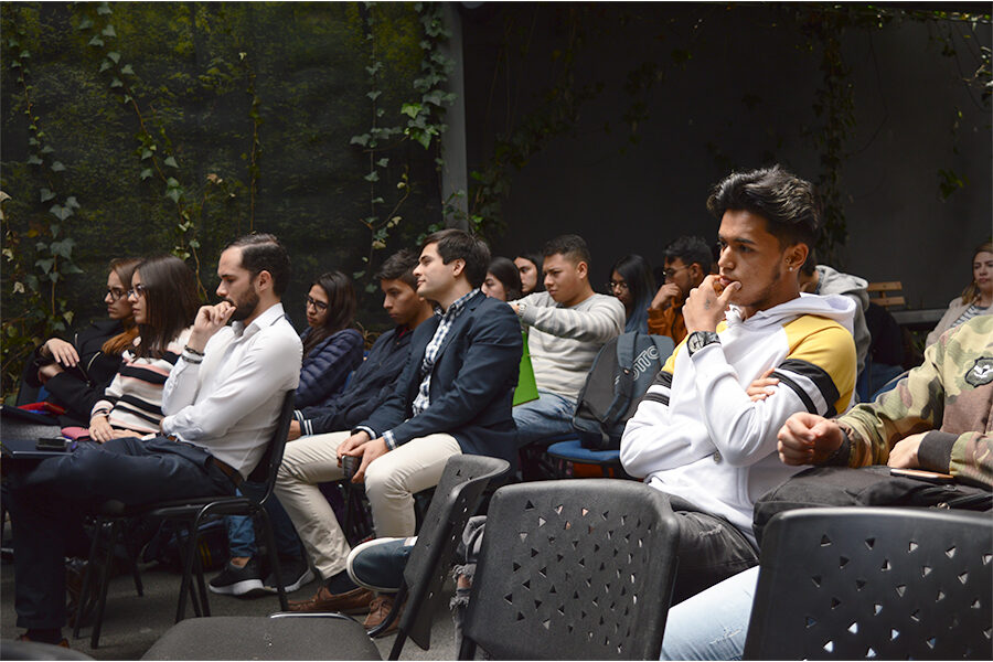 lanzamiento-libro-la-estupidez-colectiva-centro-emprendimiento-innovacion-universidad-sergio-arboleda-2019-3