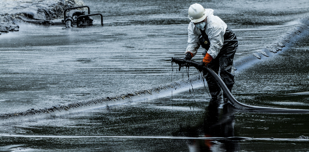 derrame-petroleo-contaminacion-medio-ambiente-observatorio-ambiental-ideasa-universidad-sergio-arboleda