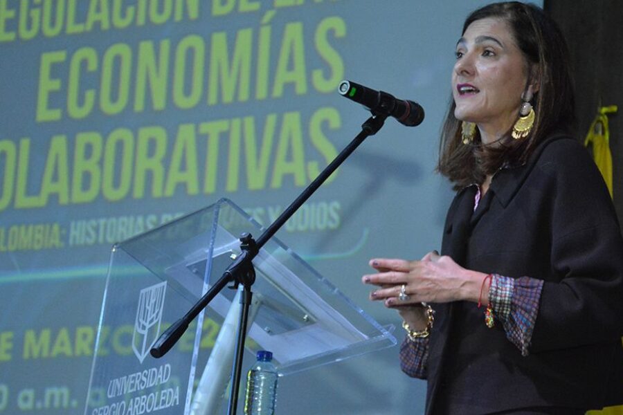 universidad-sergio-arboleda-economía-colaborativa-regulación-escuela-mayor-de-derecho-foro-ministerio-transporte-ángela-maría-orozco