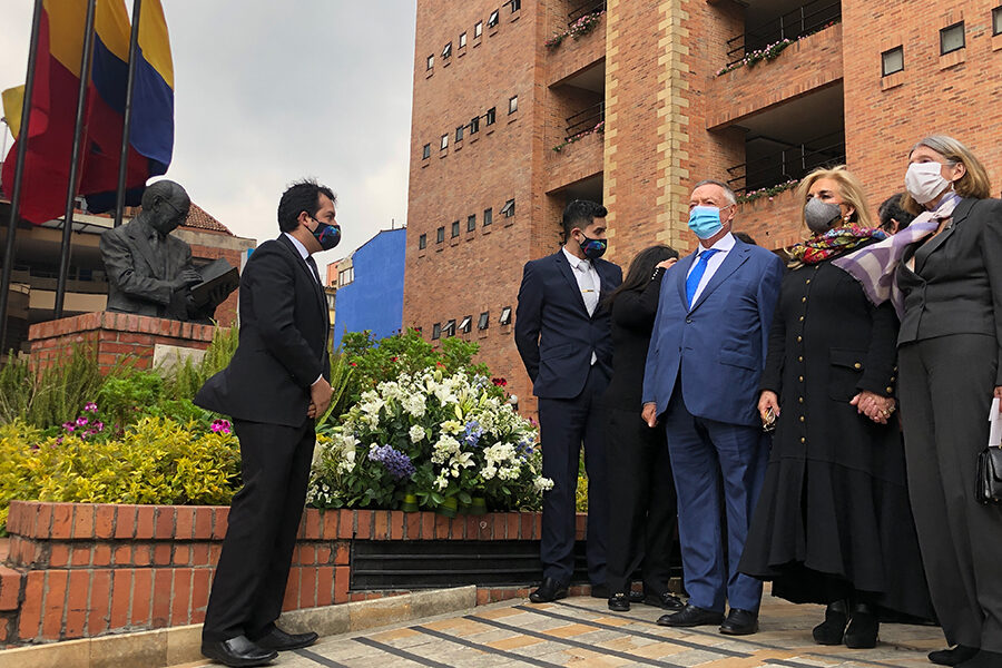 4 ofrenda floral magnicidio Álvaro Gómez Hurtado