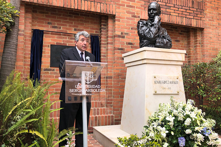 8 Enrique Gómez Martínez Álvaro Gómez Hurtado Universidad Sergio Arboleda