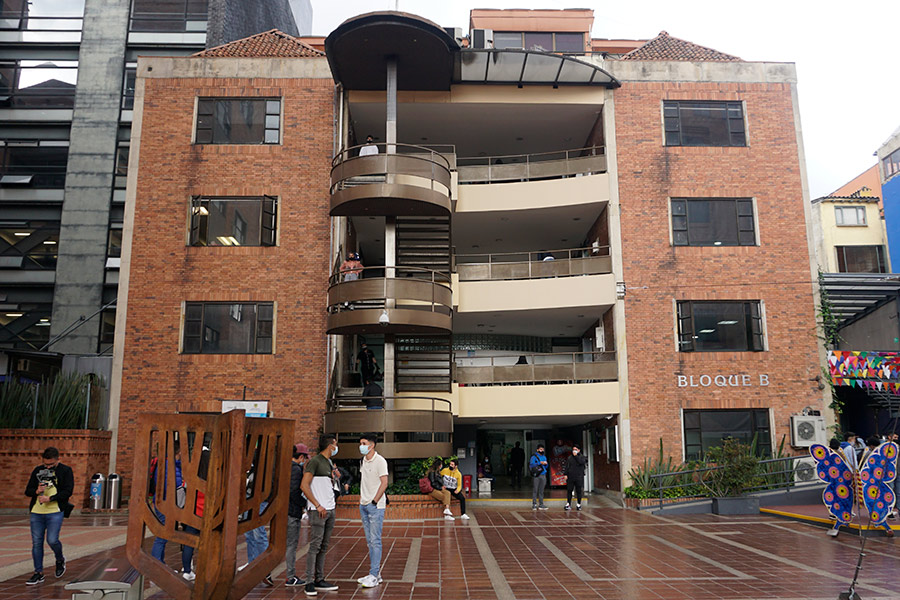 Escuela de Ciencias Exactas e Ingeniería | Bloque B