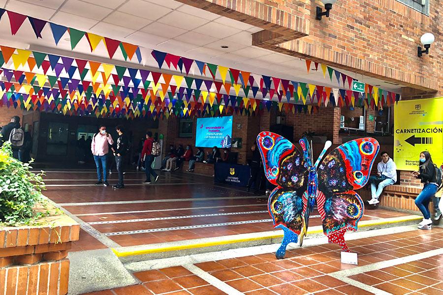 Plazoleta de las Mariposas | Bloque F, piso 1