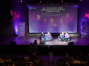 LA SERGIO PRESENTÓ EL DIPLOMADO “CON TENIS Y TACONES: AUTOLIDERAZGO, REPROGRAMACIÓN MENTAL Y EMPRENDIMIENTO CONSCIENTE”