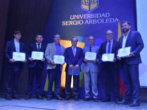 “EL VERDADERO MOTOR DE LA EDUCACIÓN ES DESPERTAR LA CURIOSIDAD EN EL ESTUDIANTE, FOMENTAR EL PENSAMIENTO CRÍTICO Y LLEVAR ADELANTE LA FORMACIÓN DE CIUDADANOS ÉTICOS”, DOCENTE DISTINGUIDO EN EL DÍA DE LA EXCELENCIA SERGISTA
