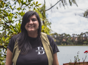 LAURA CHÁVEZ: LA EGRESADA SERGISTA QUE ABRIÓ ESCENARIOS PARA LOS ARTISTAS INDEPENDIENTES
